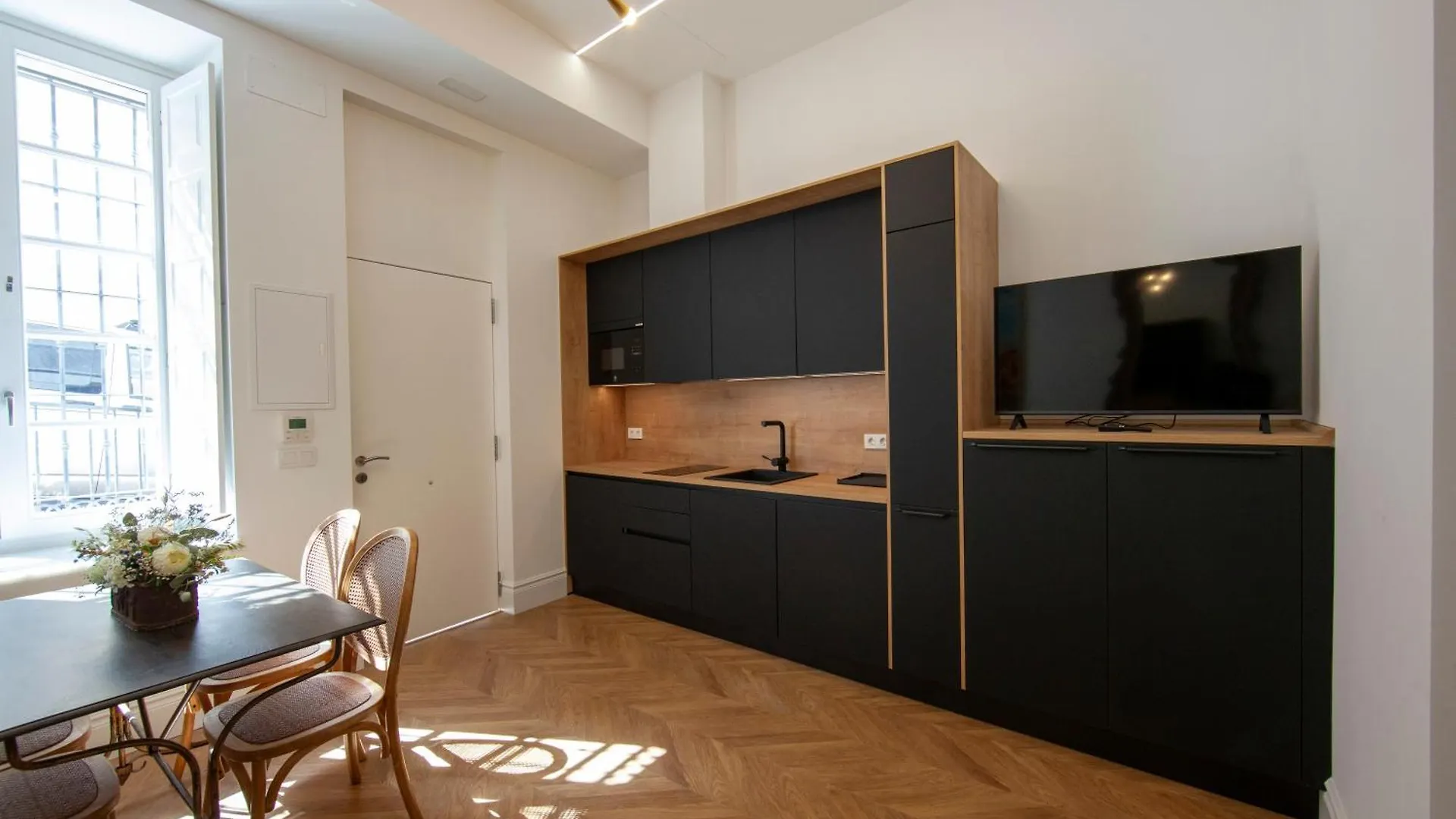 Pries Homes - Center Beach مالقة شقة