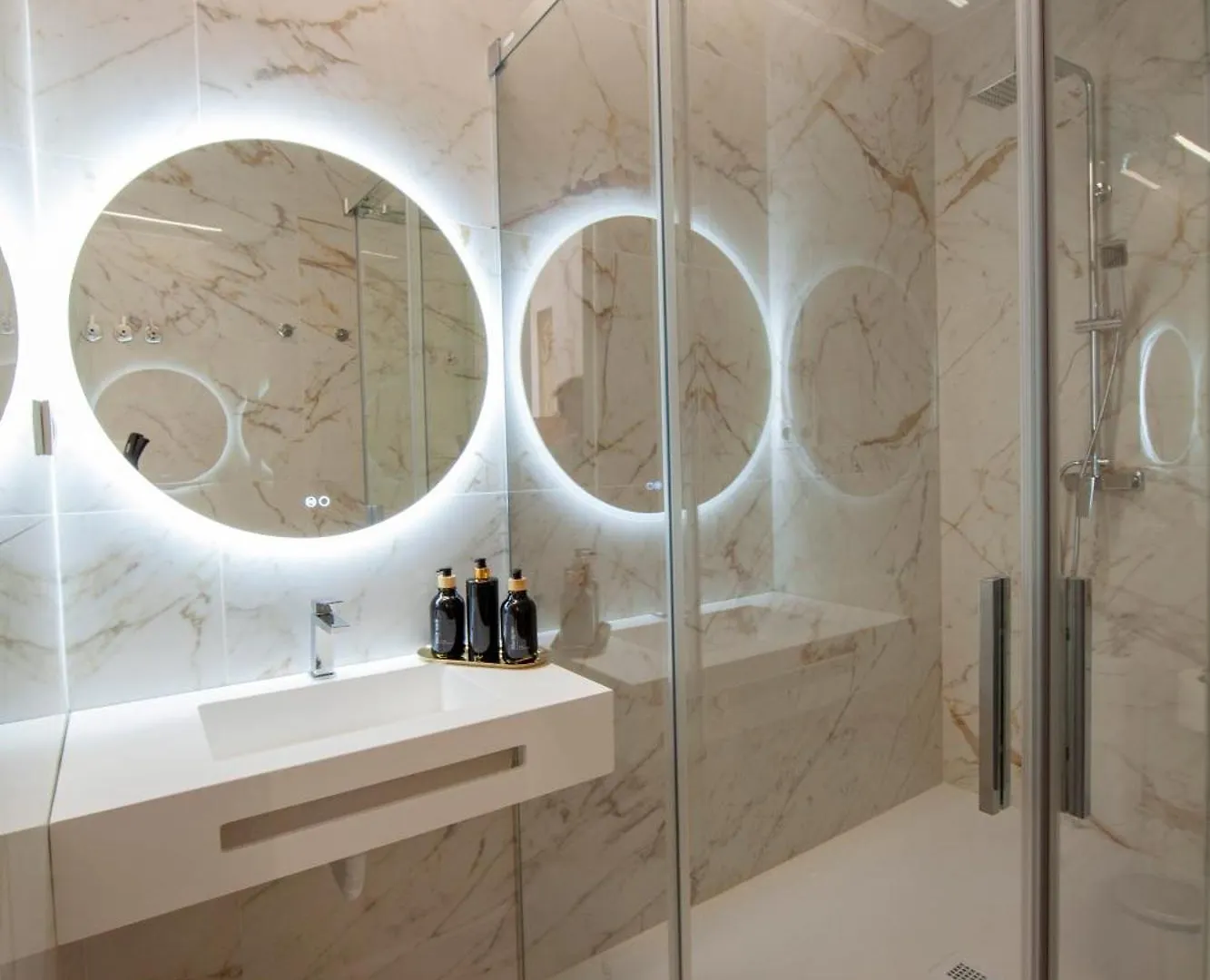 Pries Homes - Center Beach مالقة شقة